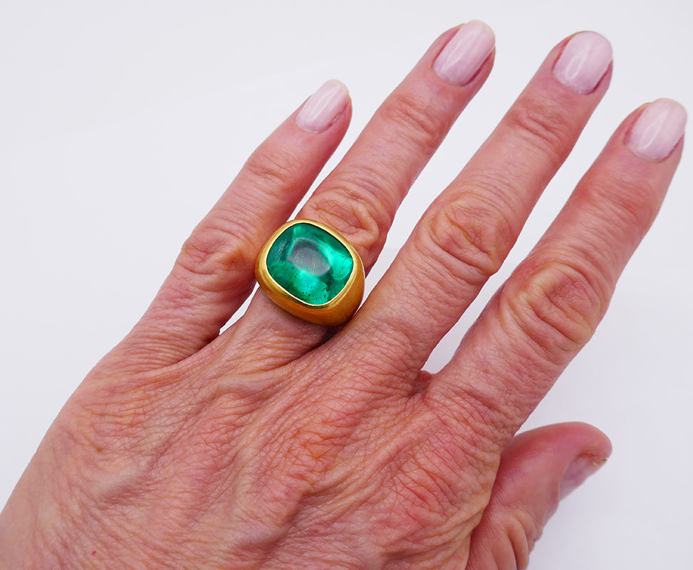 Vintage Colombian Emerald AGL 18k Gold Ring