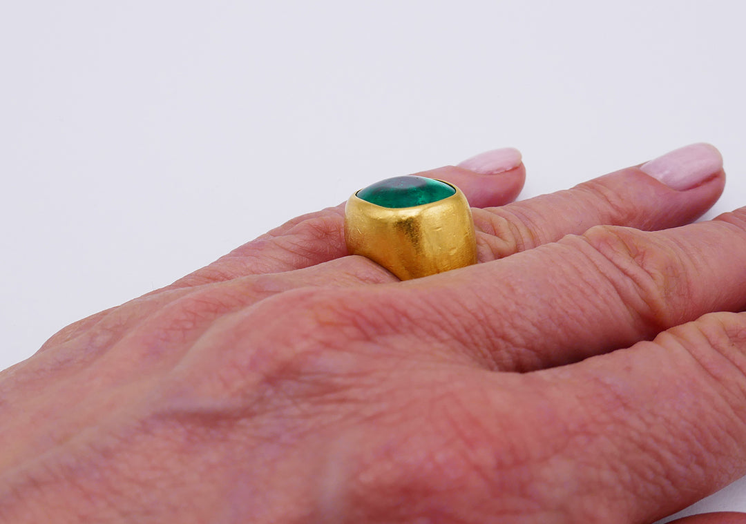 Vintage Colombian Emerald AGL 18k Gold Ring