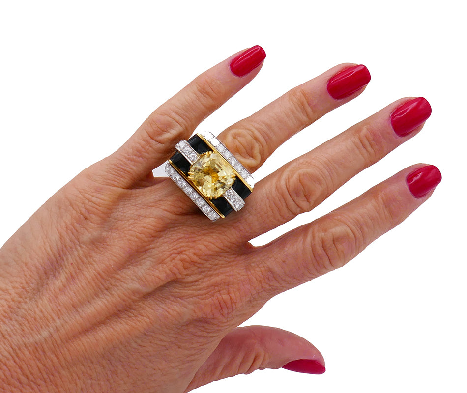 David Webb Vintage Ring 18k Gold Yellow Sapphire Cocktail