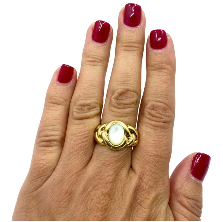 Van Cleef &  Arpels 18k Gold Ring Mother of Pearl