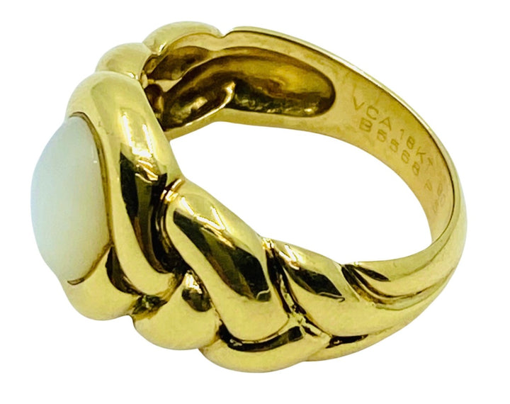 Van Cleef &  Arpels 18k Gold Ring Mother of Pearl