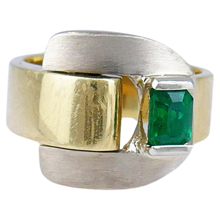 Gubelin Retro Gold Ring Buckle Design 18k Emerald Jewelry