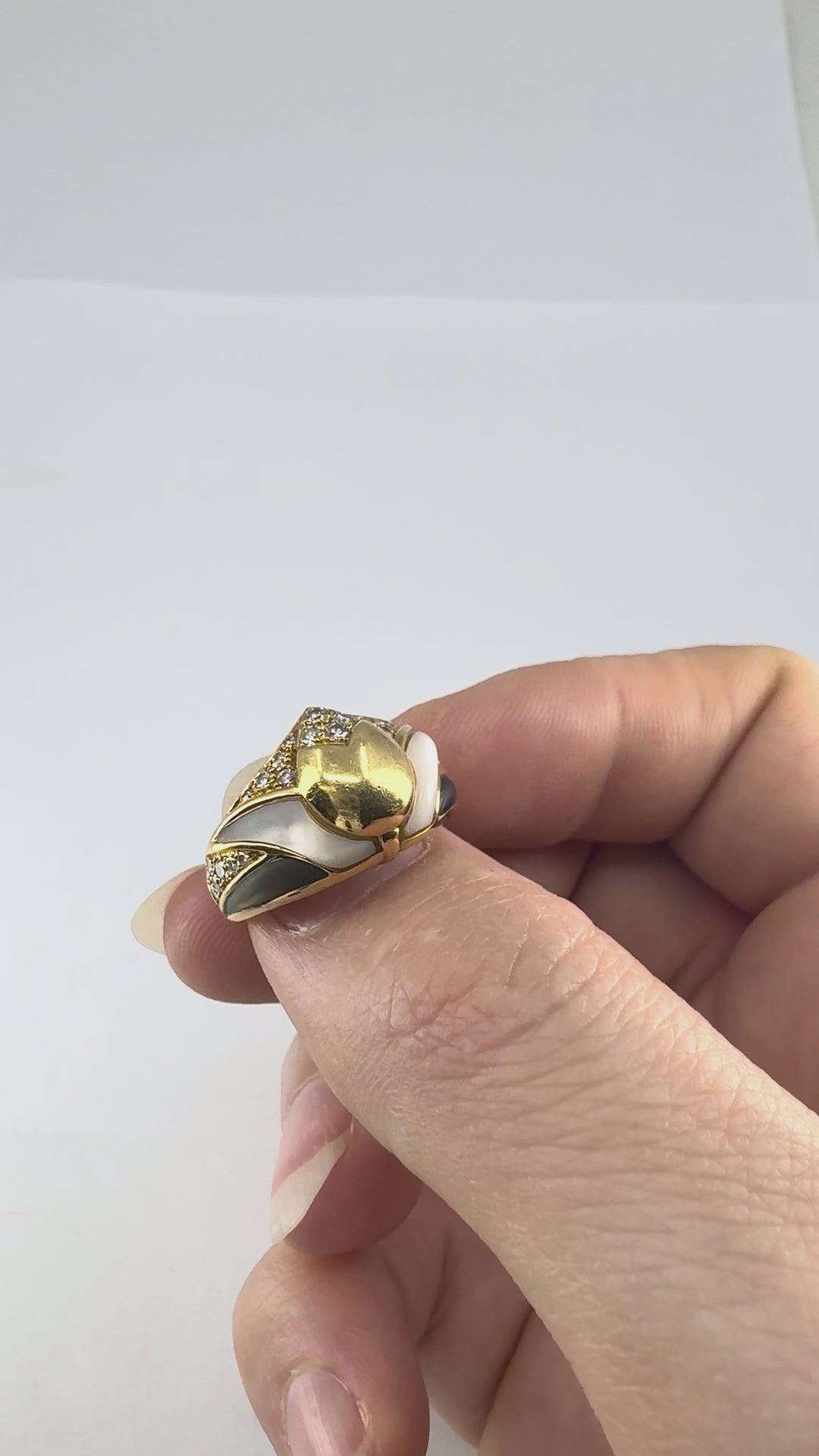 Vintage Bvlgari 18k Gold Diamond Mother of Pearl Ring
