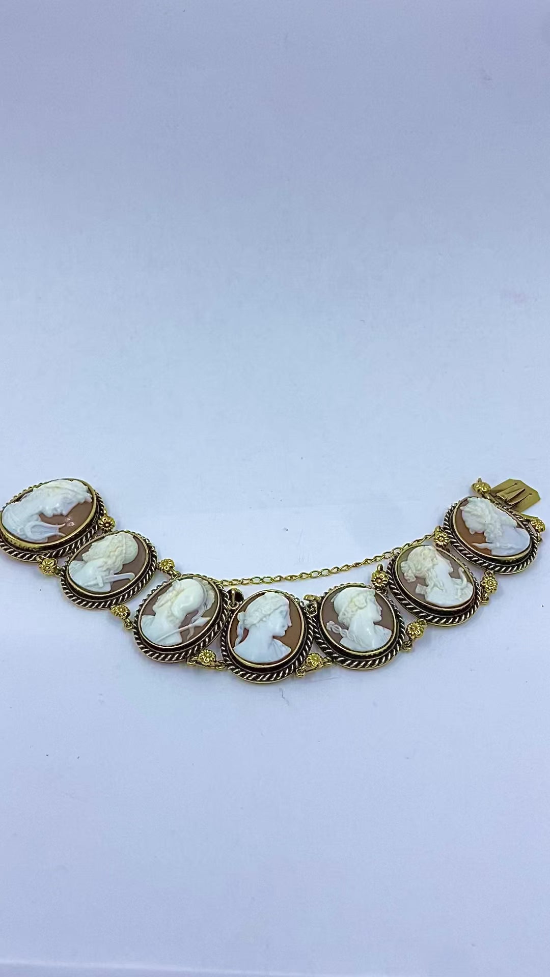 Antique 14k Gold Cameo Bracelet Classic Oval Medallions
