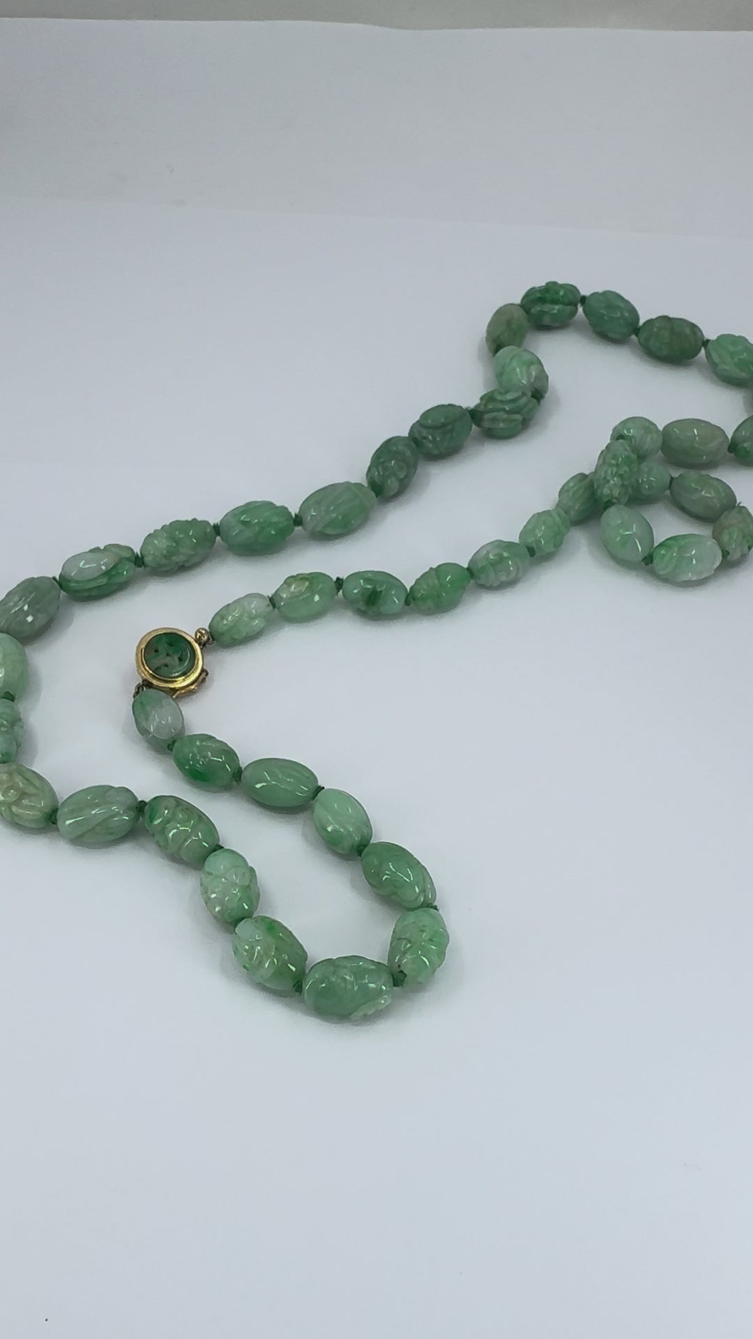 Vintage 14k Gold Apple Jade Carved Bead Necklace