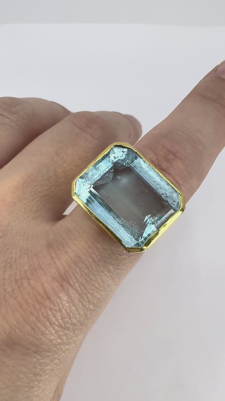 Vintage Aquamarine 18k Yellow Gold Cocktail Ring