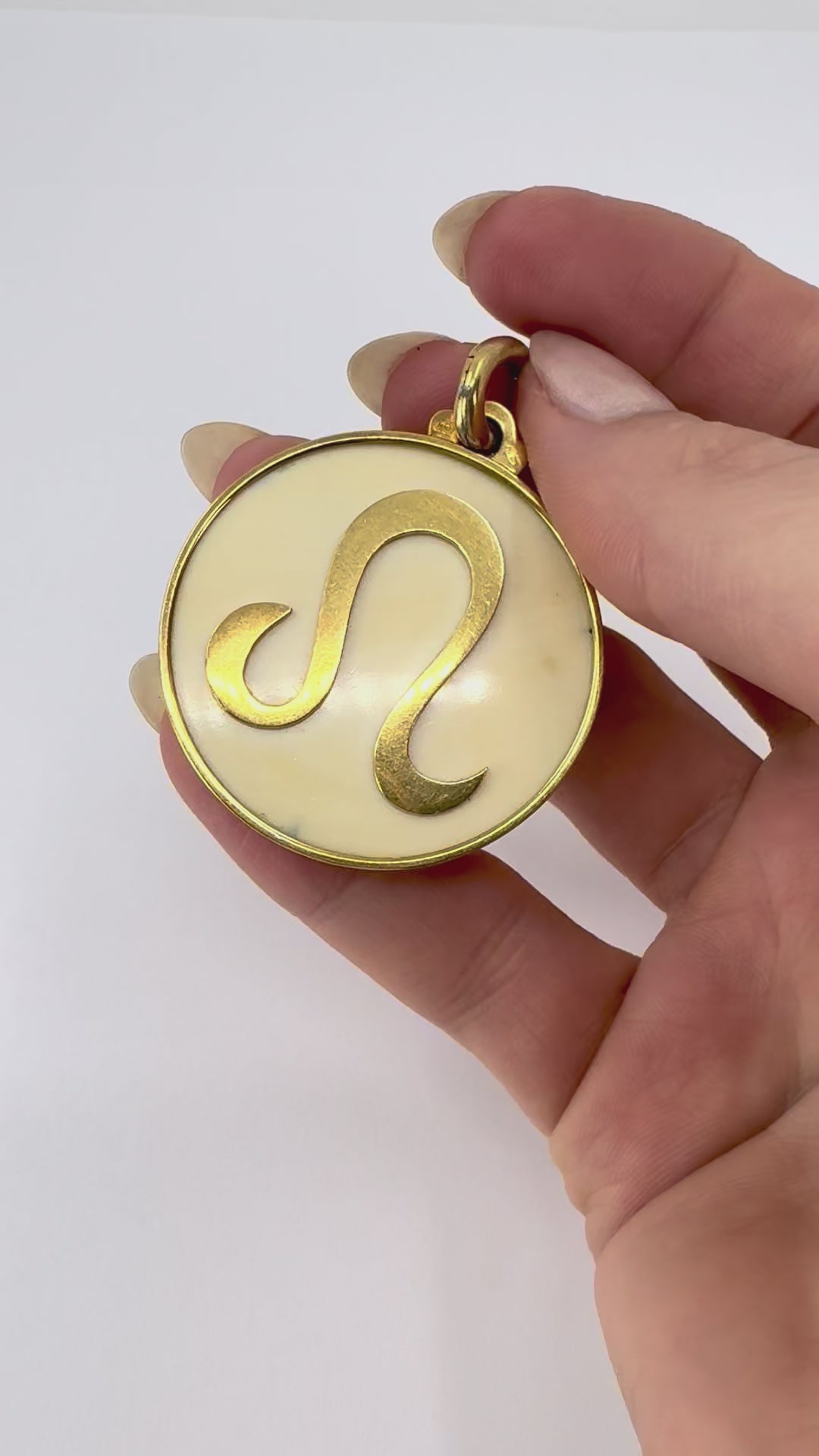 Vintage Bvlgari 18k Gold Bone Astrological Leo Pendant