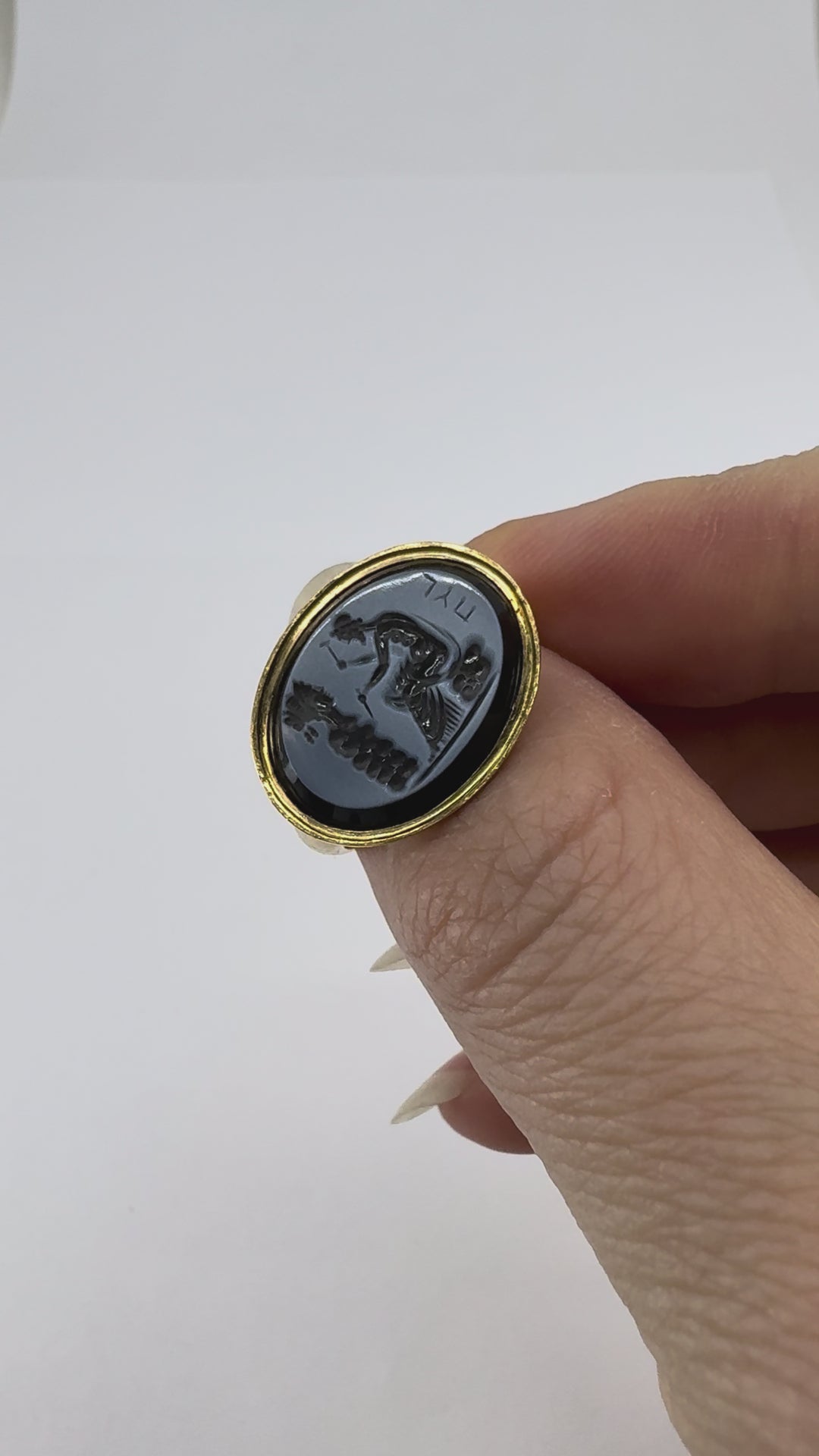 Vintage 18k Gold Hardstone Intaglio Signet Ring