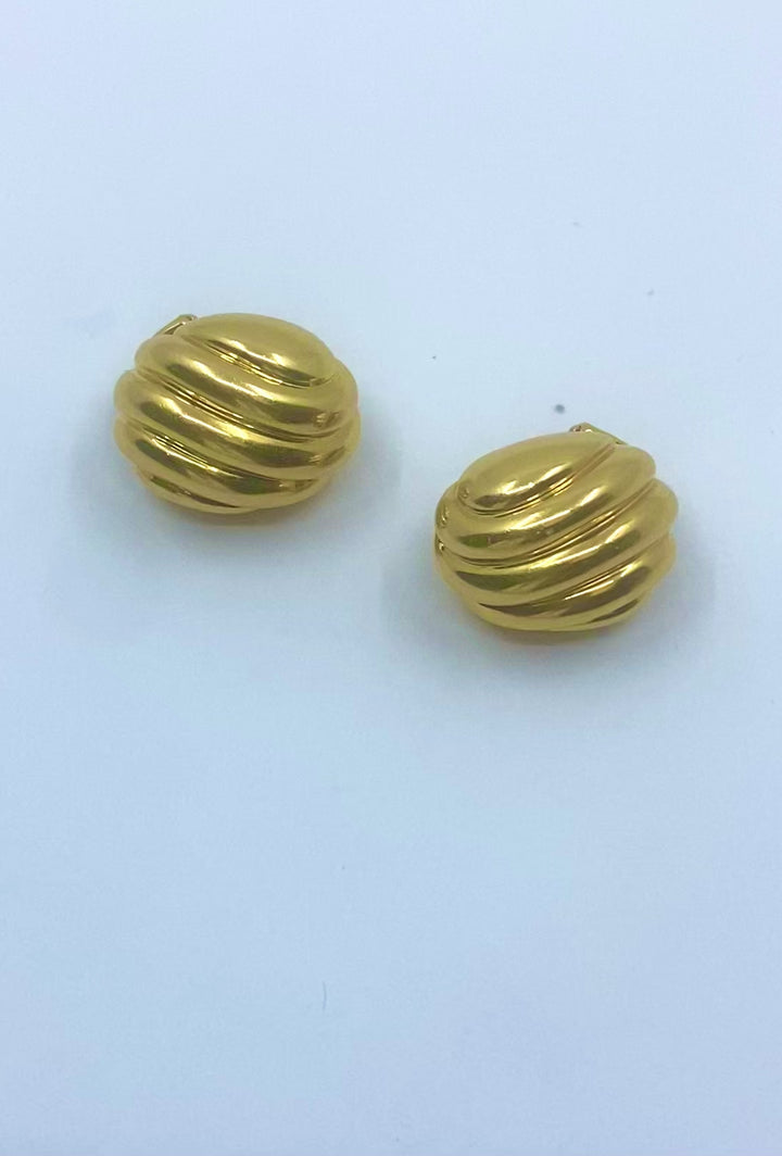 Cartier Earrings 18k Gold Shell Design