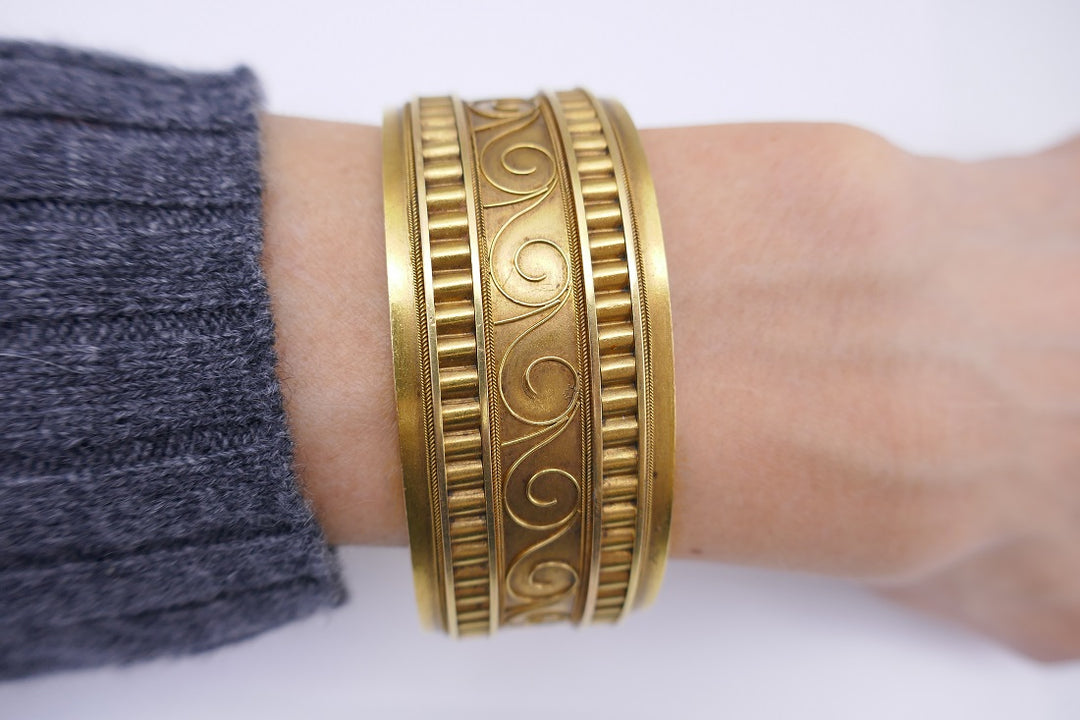 Antique Yellow Gold Hammered Fluted Bangle Bracelet