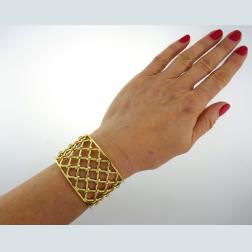 Verdura Kensington Yellow Gold Cuff Bracelet