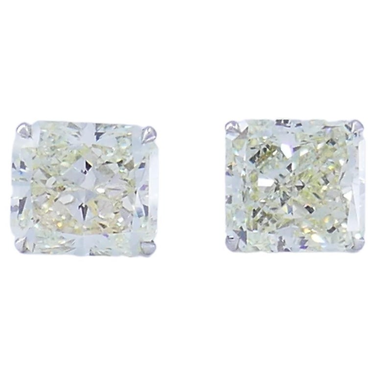 Important White Diamond Flower Earrings - Boca Raton