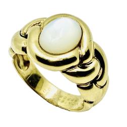 Van Cleef &  Arpels 18k Gold Ring Mother of Pearl